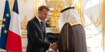 سفير خادم الحرمين بفرنسا يقدّم أوراق اعتماده لماكرون