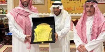 ديوانية آل حسين تُكرّم باحثاً وخمسة إعلاميين بحضور الأمير فيصل بن سلطان