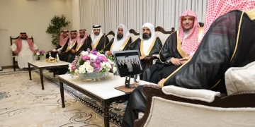 أمير نجران يُدشِّن البرنامج الدعوي «البناء العقدي» لتعزيز الوسطية والأمن الفكري