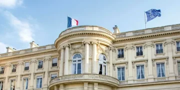 فرنسا تدين الهجمات الحوثية على المملكة وتؤكد تضامنها الكامل معها