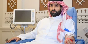 أمير جازان يشارك في الحملة الوطنية للتبرع بالدم التي أطلقها ولي العهد