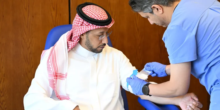 نائب أمير عسير يشارك في الحملة الوطنية للتبرع بالدم 2026