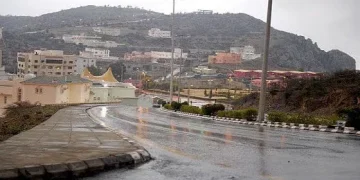 أمطار وسيول وبرد وصواعق على الباحة حتى الثامنة مساءً