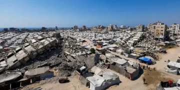 استشهاد فلسطيني وإصابة خمسة آخرين في غزة.. واعتقال 13 بالضفة