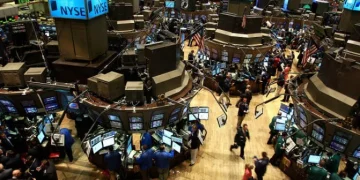 وول ستريت تفتح على ارتفاع مع تراجع أسعار النفط