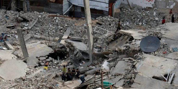 4 شهداء في قصف إسرائيلي استهدف تجمعاً للفلسطينيين بحي الرمال في غزة