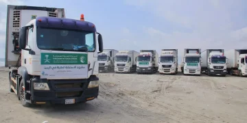 إغاثة سعودية تمتد لليمن وغزة والسودان.. آلاف السلال الغذائية والحقائب الإيوائية وخيام للمتضررين والنازحين