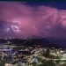 برق الوسم يرسم لوحة ساحرة في سماء الباحة ويكسو مرتفعاتها وأوديتها بأجواء شتوية استثنائية