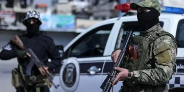 مقتل ثلاثة عناصر أمن في كمين على طريق سلمية بوسط سوريا