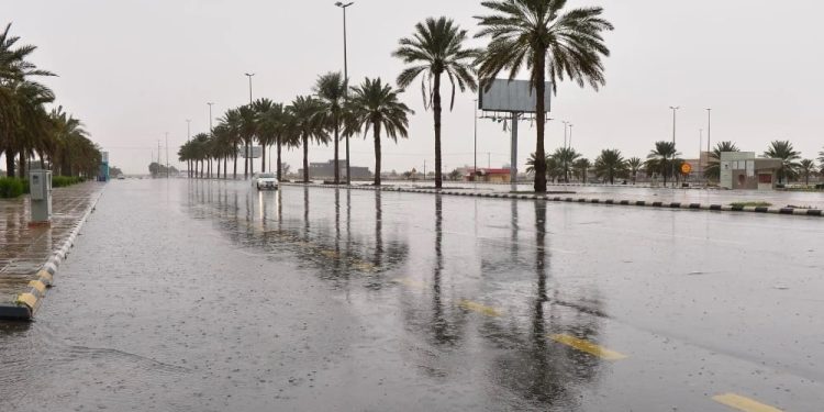 الدفاع المدني يُصدر تنبيهاً بإنذار أحمر لأمطار غزيرة على 4 مناطق