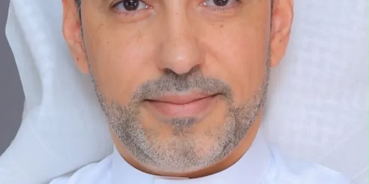 السعودي علي الخاطر يحصد جائزة قيادة الموارد البشرية في البحرين