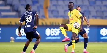 الخليج يحقق أول انتصاراته في روشن بثنائية نظيفة على الفيحاء