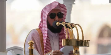 خطيب المسجد الحرام: الصلاة مقياس أعمال المسلم وأول ما يُحاسَب عليه
