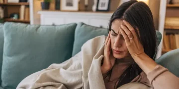 هل تخفف القهوة صداعك أم تتسبب فيه؟.. مفارقة الكافيين تكشف سر اختلاف تأثيره