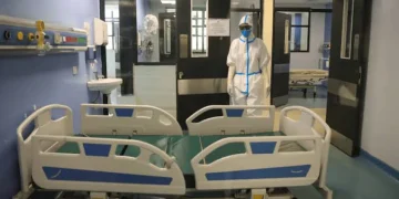 كينيا تسجّل 4 إصابات جديدة بإيبولا وترفع الإجمالي إلى 7 مع أول وفاة
