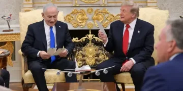 “ترامب” يكشف أسباب دعمه “نتنياهو” انتخابياً ويحذر من مواجهة إيران منفرداً حال خسارته