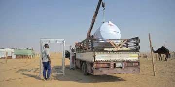 جمعية الإبل بالأفلاج توزّع 33 خزان مياه على المستفيدين بدعم من مؤسسة إحسان