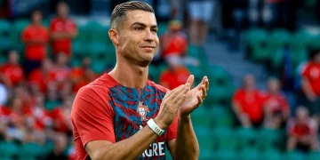 إيقاف “رونالدو” 30 يومًا وتغريمه 255 يورو بعد مغادرة معسكر البرتغال وخلافه مع “جيسوس”