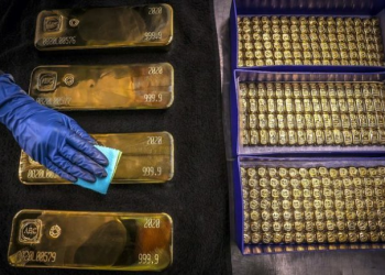 الذهب يتراجع 0.5% مع صعود الدولار وعوائد السندات الأمريكية