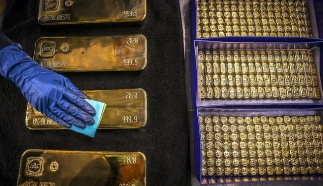 الذهب يتراجع 0.5% مع صعود الدولار وعوائد السندات الأمريكية