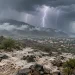 أمطار رعدية غزيرة وسيول تضرب 10 مناطق سعودية اليوم