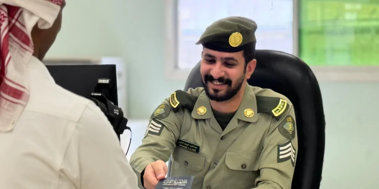 جوازات المدينة المنورة والطائف تستقبل طلبات تصحيح أوضاع المقيمين اليمنيين بصورة غير نظامية