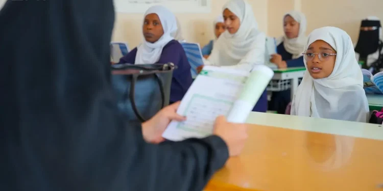 60 مشروعاً تعليمياً سعودياً في 11 محافظة يمنية لبناء الإنسان وتحقيق الاستقرار