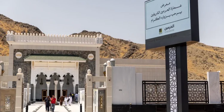 معرض عمارة الحرمين في مكة يوثّق تاريخ الحرمين بمقتنيات نادرة