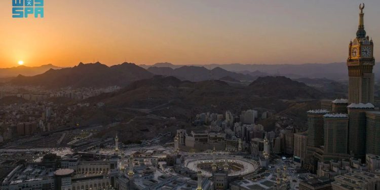 هل استهدفت المليشيا الحوثية الإرهابية المسجد الحرام؟.. 21 كيلومترًا تثير التساؤلات