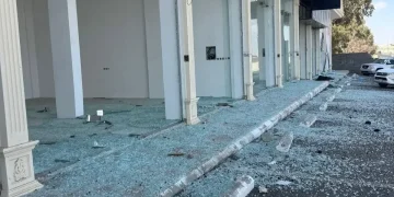 «الدفاع المدني»: إصابتان وأضرار في 3 مبانٍ و7 مركبات بشظايا صاروخين حوثيين في خميس مشيط وأحد رفيدة