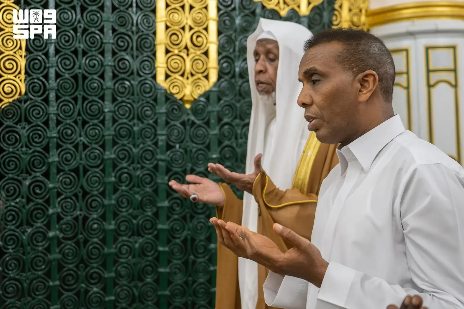 صورة من الألبوم