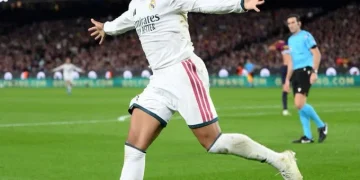 مبابي يقود ريال مدريد لإسقاط برشلونة بثنائية في الكلاسيكو