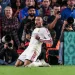 مبابي يبلغ الهدف 100 مع ريال مدريد بثنائية في كلاسيكو كامب نو