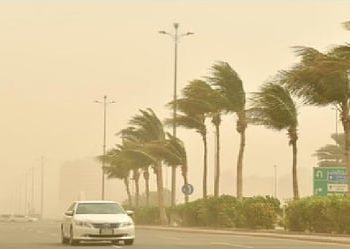 الأرصاد يُنبّه من أتربة وأمطار وبرد تطال مناطق الرياض وحائل وجازان