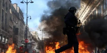 فرنسا: اعتقال 1435 شخصاً وإصابة 267 عنصراً أمنياً في احتجاجات واسعة