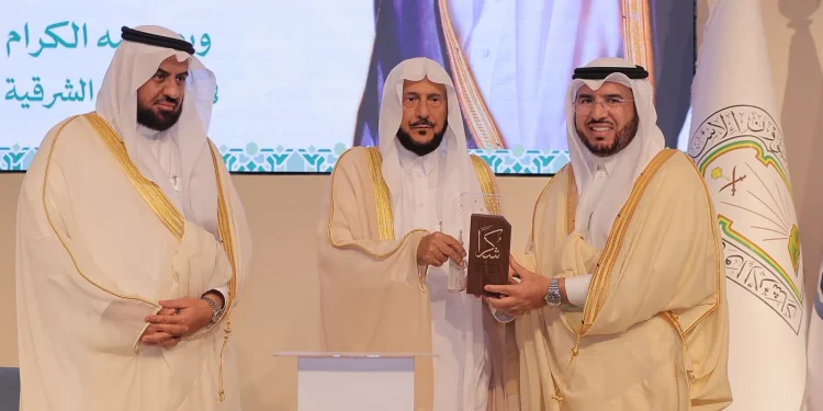 وزير الشؤون الإسلامية يكرّم عمار القابضة تقديرًا لدعمها فرع الوزارة بالمنطقة الشرقية