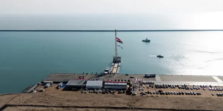 حريق يندلع على متن سفينة قبالة سواحل العراق