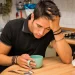 لماذا تُسبب القهوة النعاس لدى بعض الناس؟ طبيب يُجيب