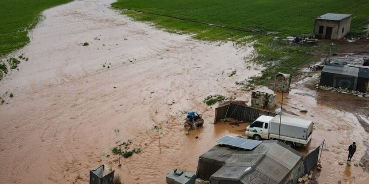 مصرع 4 عمال وإصابة خامس في إعصار ضرب موقع بناء بأنطاليا التركية