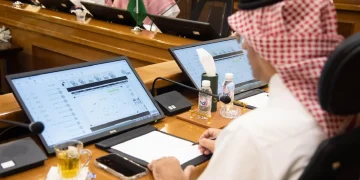 مدير تعليم الطائف يزور مدارس افتراضياً ويرأس اجتماع لجنة تحسين البيئة التعليمية الـ 14